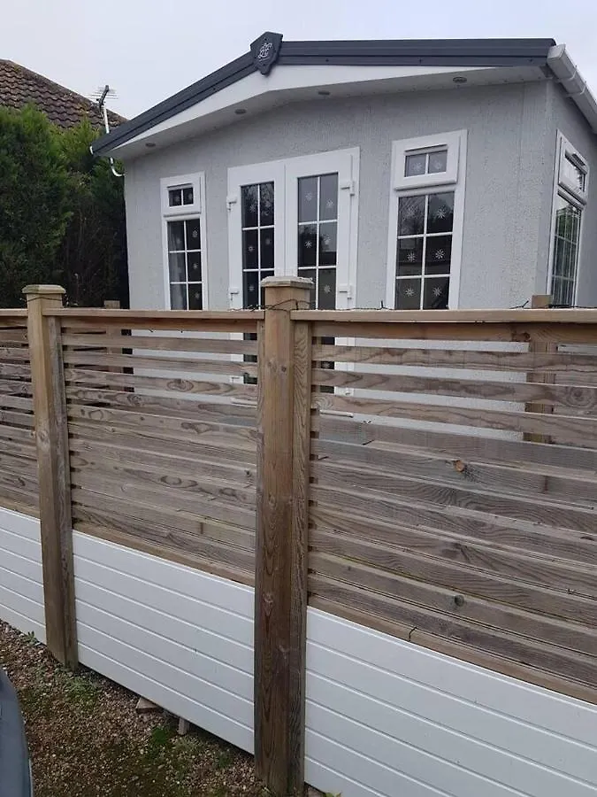 Lovely 2-Bed Chalet At Robinhood Retreat Free Park Villa Nottingham
