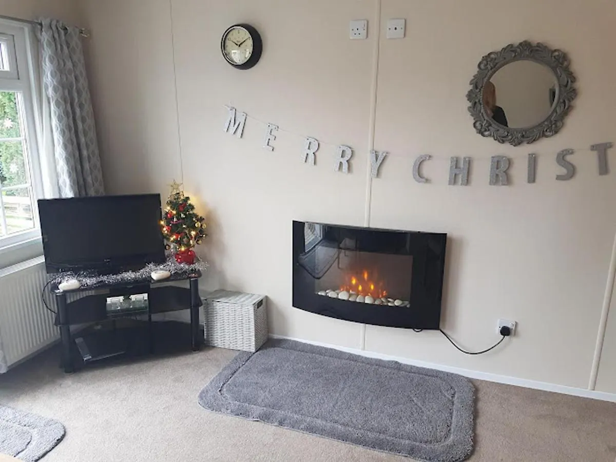 Lovely 2-Bed Chalet At Robinhood Retreat Free Park Villa Nottingham